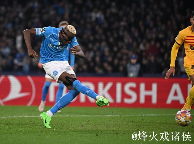 欧冠-莱万首开纪录奥斯梅恩追平 巴萨与那不勒斯1-1握手言和