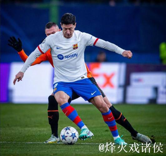 欧冠-莱万首开纪录奥斯梅恩追平 巴萨与那不勒斯1-1握手言和 欧冠-莱万首开纪录奥斯梅恩追平 巴萨与那不勒斯1-1握手言和